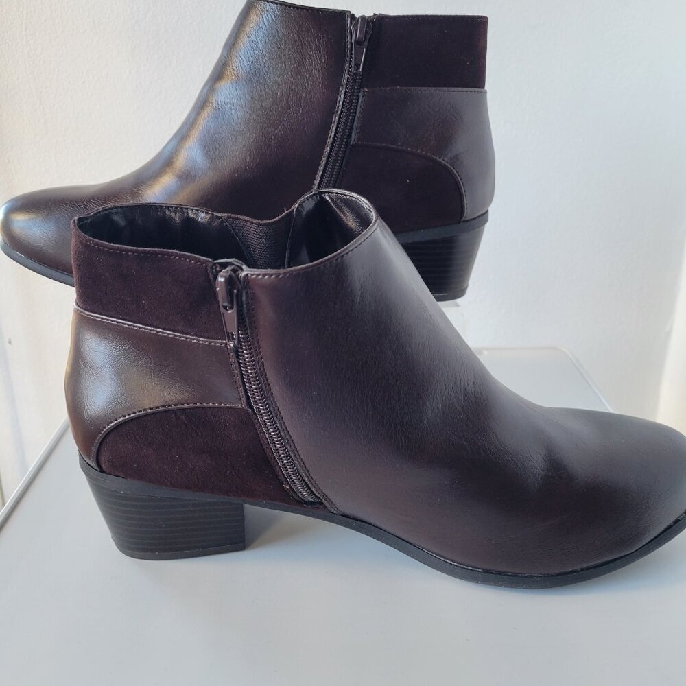 Cloudwalkers By Avenue Haley Exposed Zip Ankle Women's Wide Bootie (Size: 12W) - Picture 10 of 13